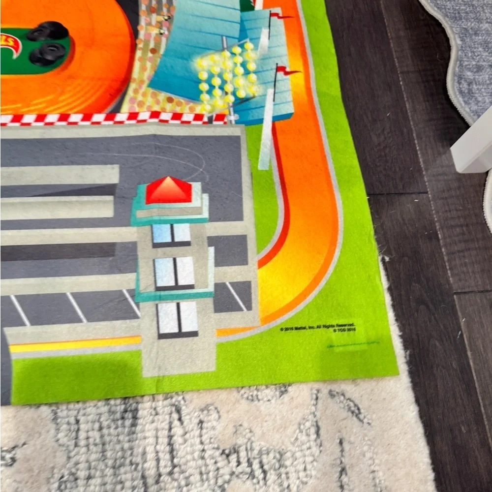 NWOT Hot Wheels 32” x 27” Kids Thin Play Mat Race Track Boys Toddlers Kids
